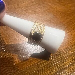 Elegant Gold and Black Women's Ring